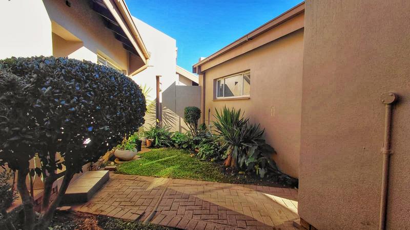 2 Bedroom Property for Sale in Langenhovenpark Free State